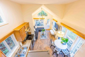 NEW Nestled Private Tiny Home Situated Near ONP